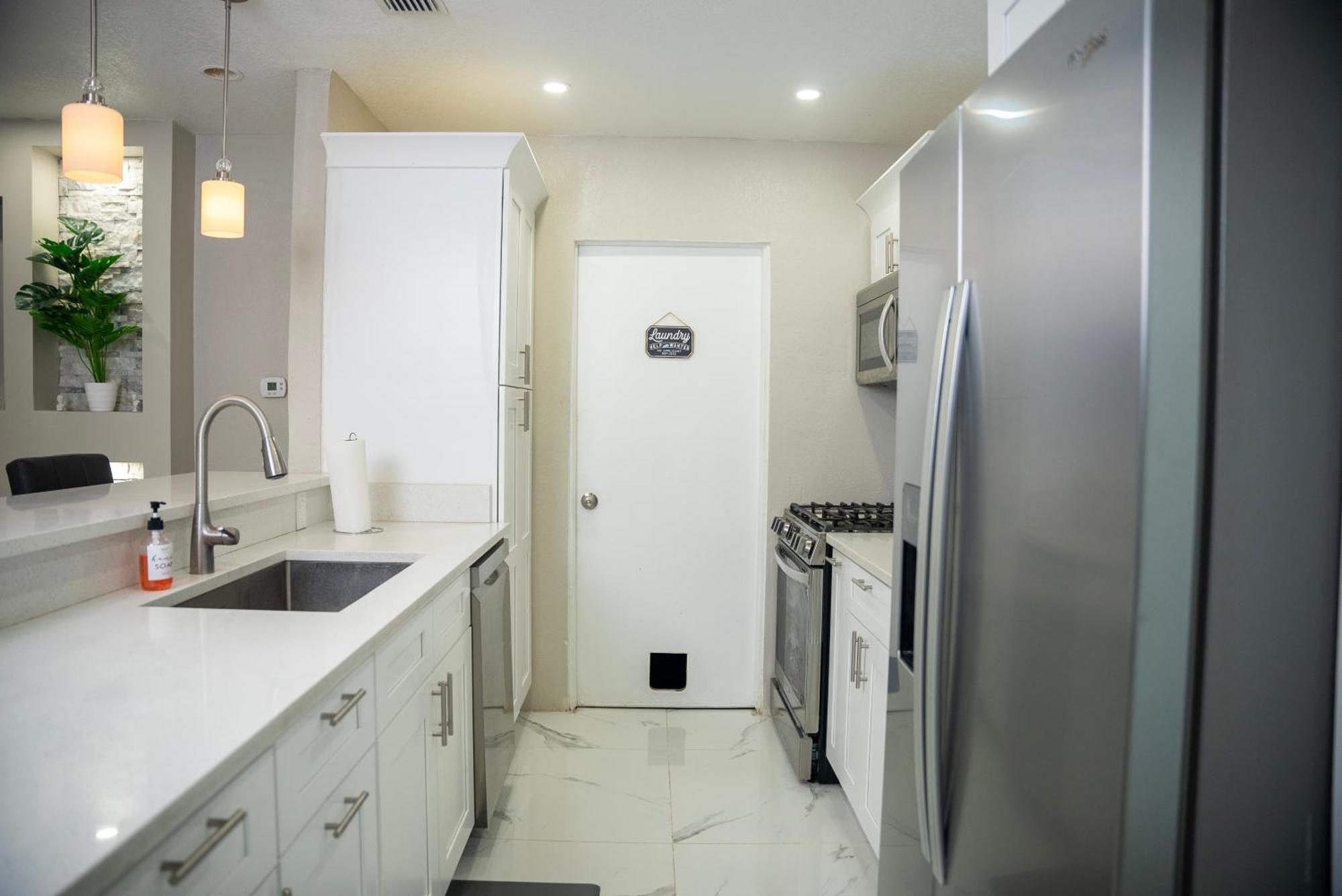 Stunning Modern Home In Tampa With Pool - Just 5 Minutes From Airport! 외부 사진