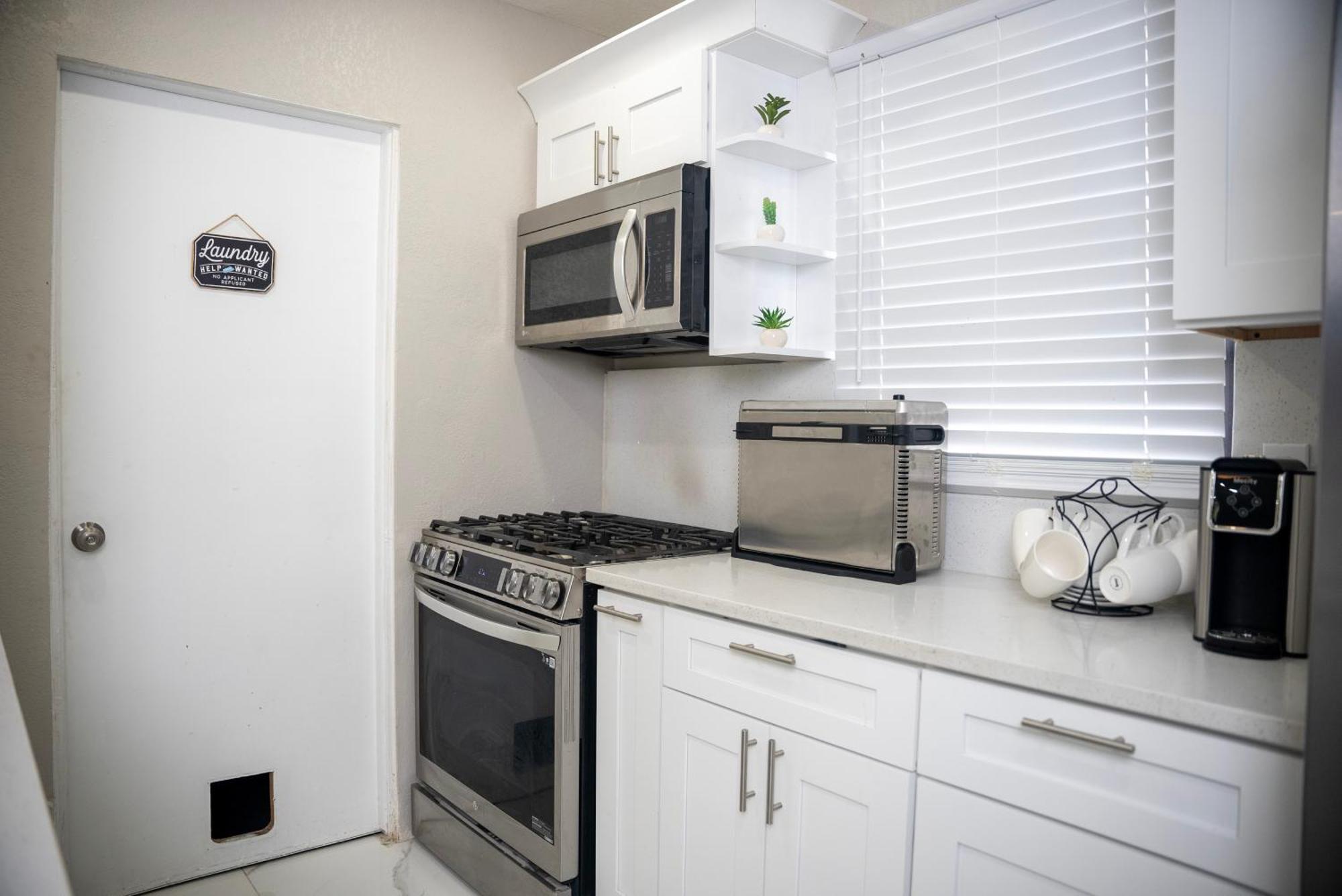 Stunning Modern Home In Tampa With Pool - Just 5 Minutes From Airport! 외부 사진