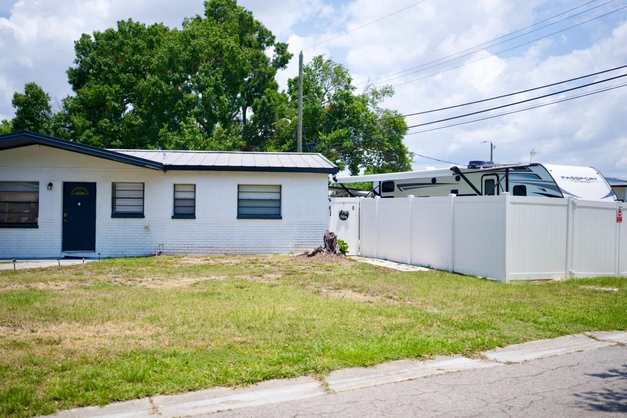 Stunning Modern Home In Tampa With Pool - Just 5 Minutes From Airport! 외부 사진