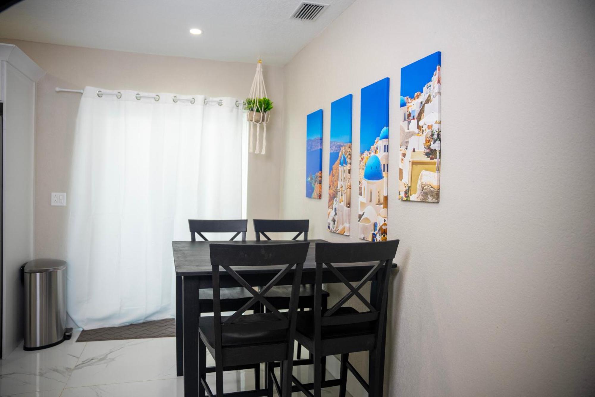 Stunning Modern Home In Tampa With Pool - Just 5 Minutes From Airport! 외부 사진
