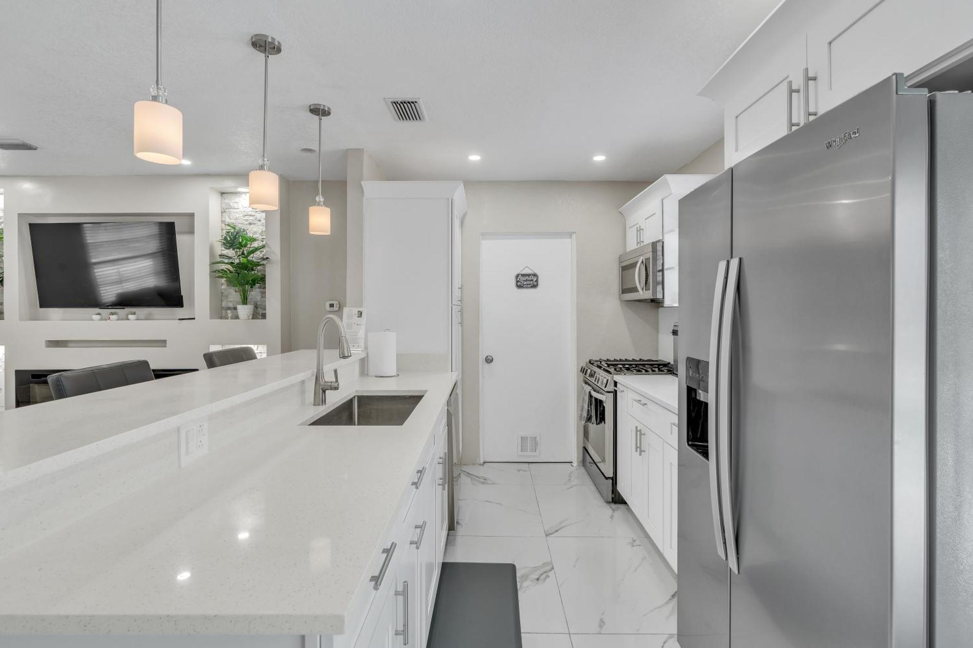 Stunning Modern Home In Tampa With Pool - Just 5 Minutes From Airport! 외부 사진