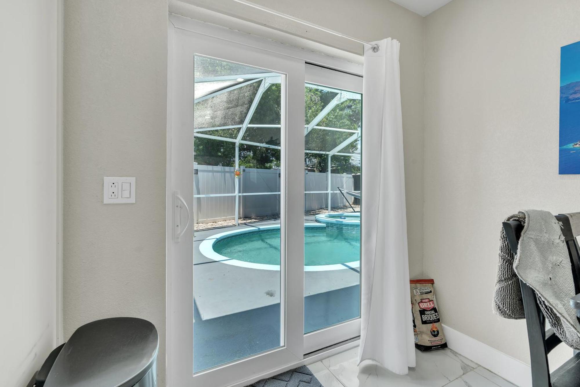 Stunning Modern Home In Tampa With Pool - Just 5 Minutes From Airport! 외부 사진