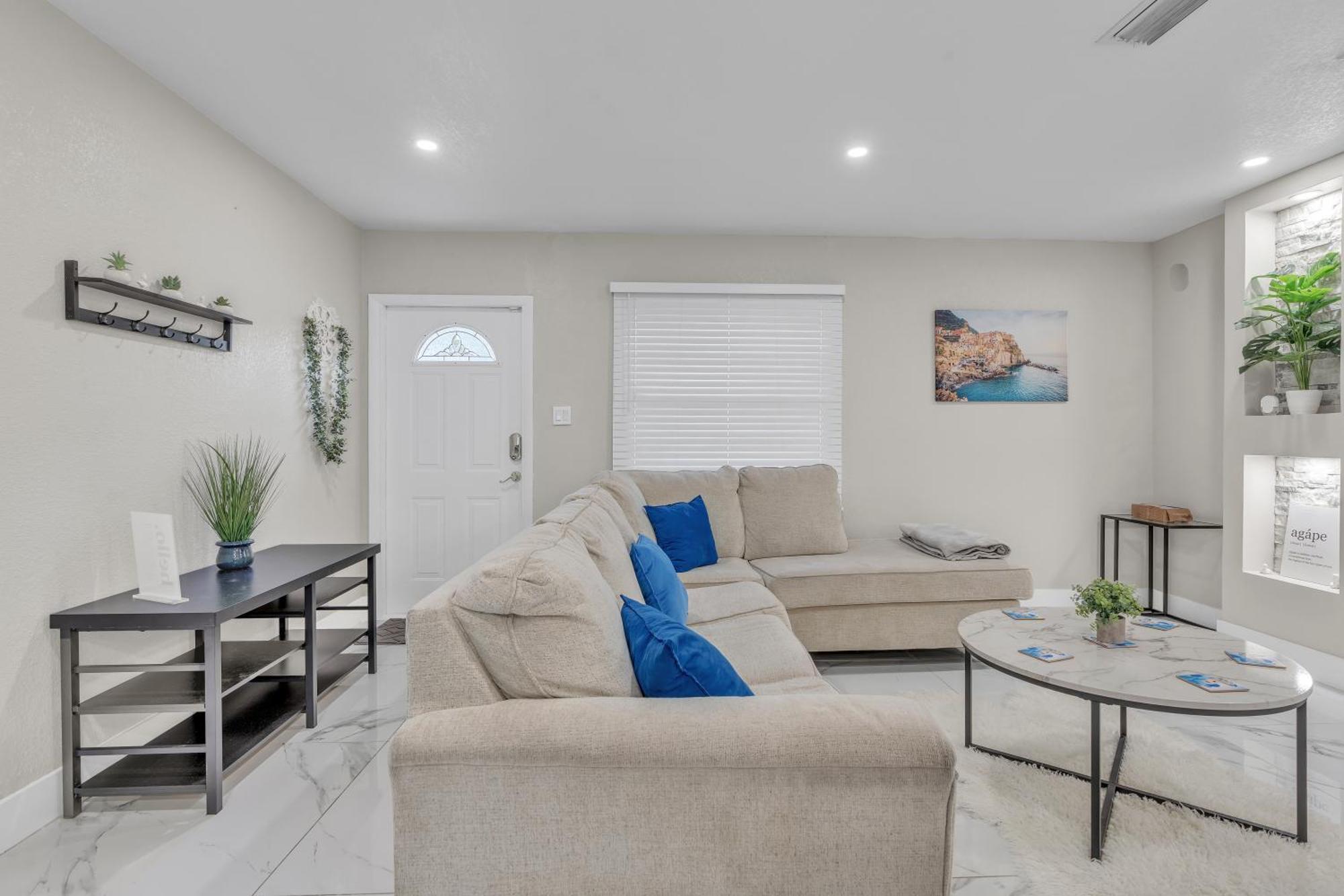 Stunning Modern Home In Tampa With Pool - Just 5 Minutes From Airport! 외부 사진