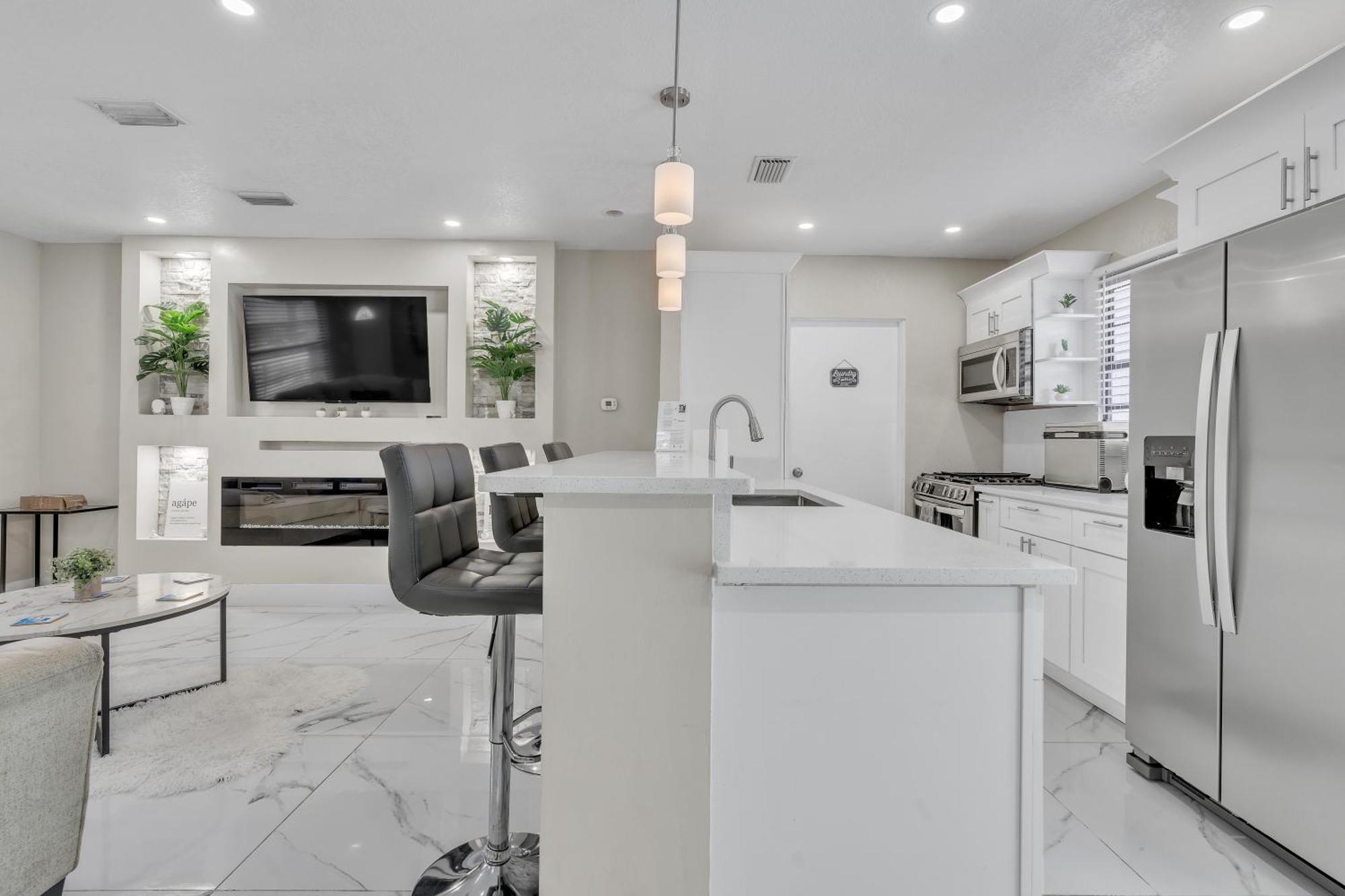 Stunning Modern Home In Tampa With Pool - Just 5 Minutes From Airport! 외부 사진