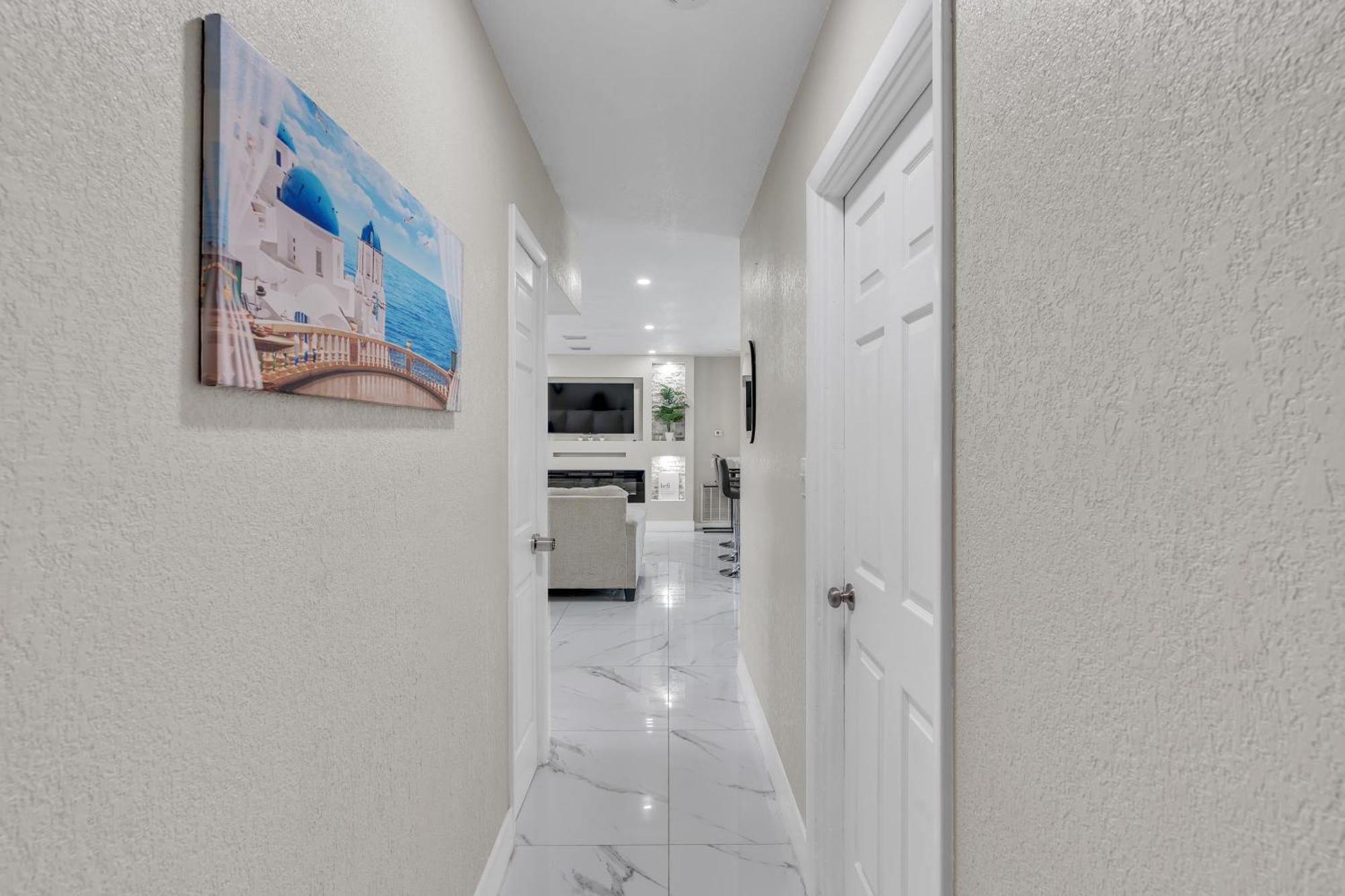 Stunning Modern Home In Tampa With Pool - Just 5 Minutes From Airport! 외부 사진