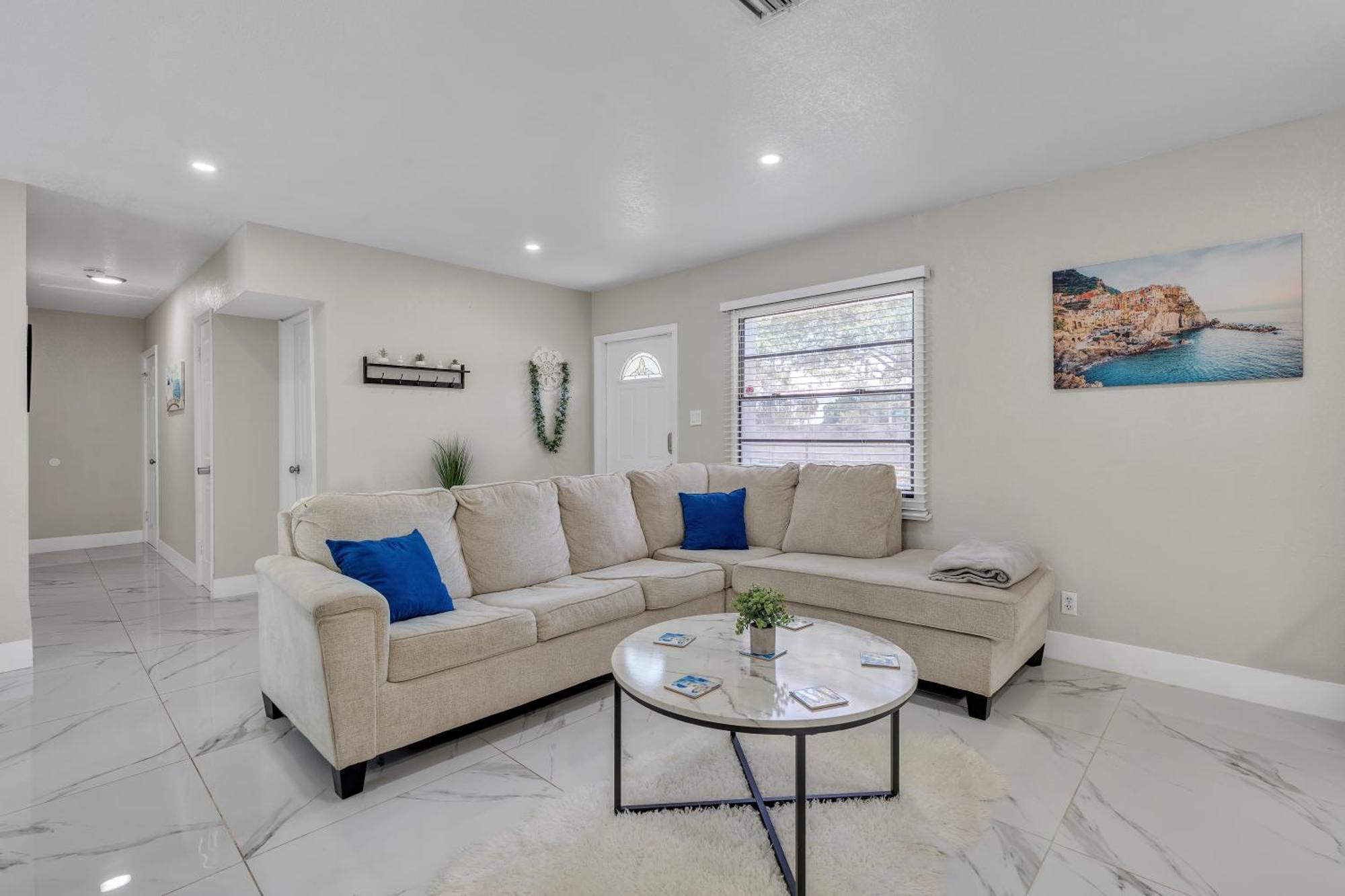 Stunning Modern Home In Tampa With Pool - Just 5 Minutes From Airport! 외부 사진