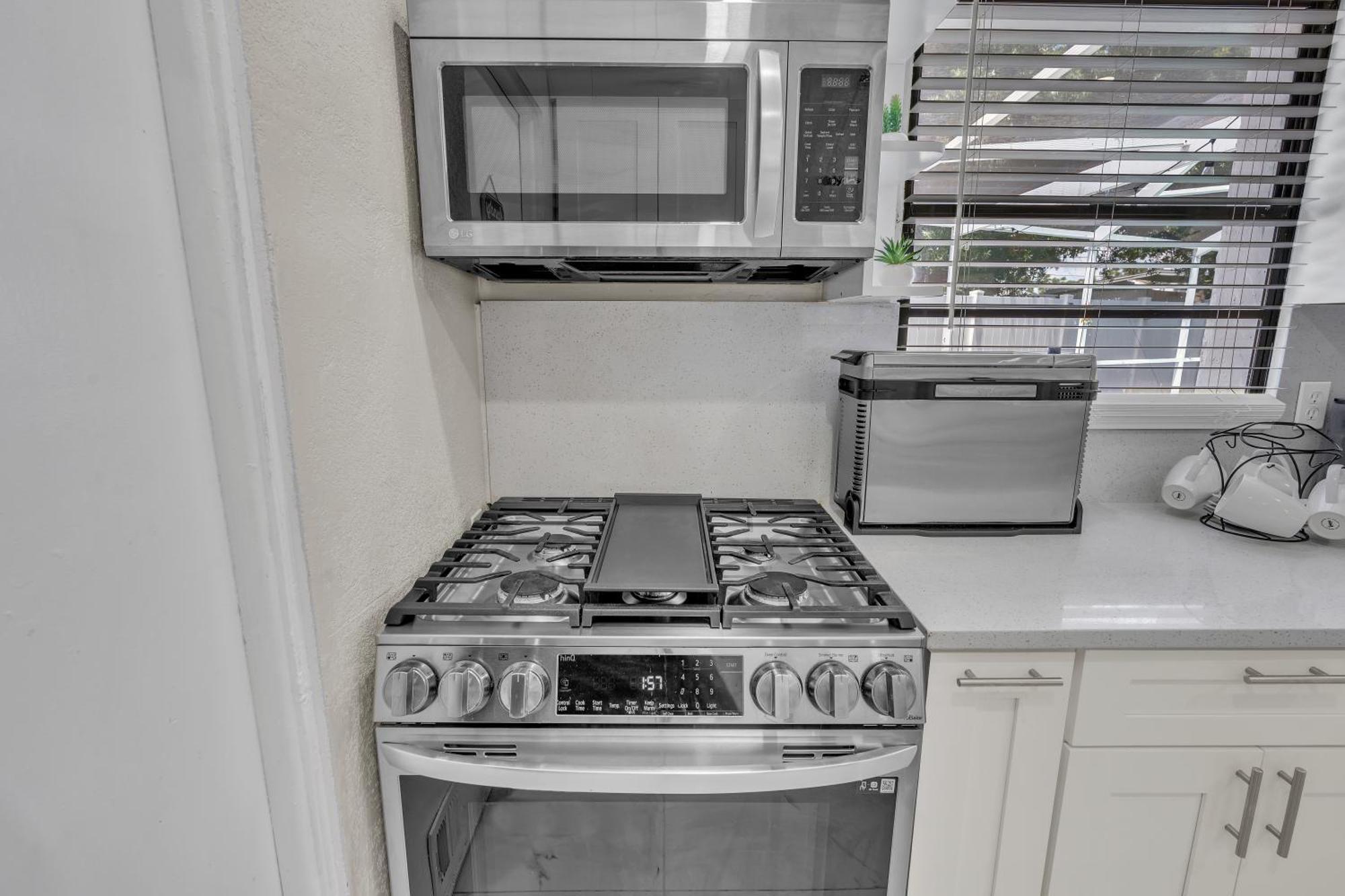 Stunning Modern Home In Tampa With Pool - Just 5 Minutes From Airport! 외부 사진