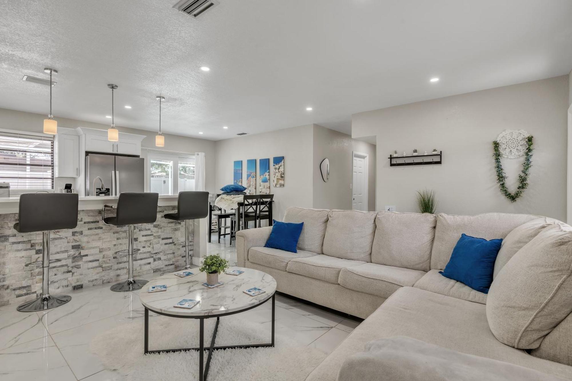 Stunning Modern Home In Tampa With Pool - Just 5 Minutes From Airport! 외부 사진