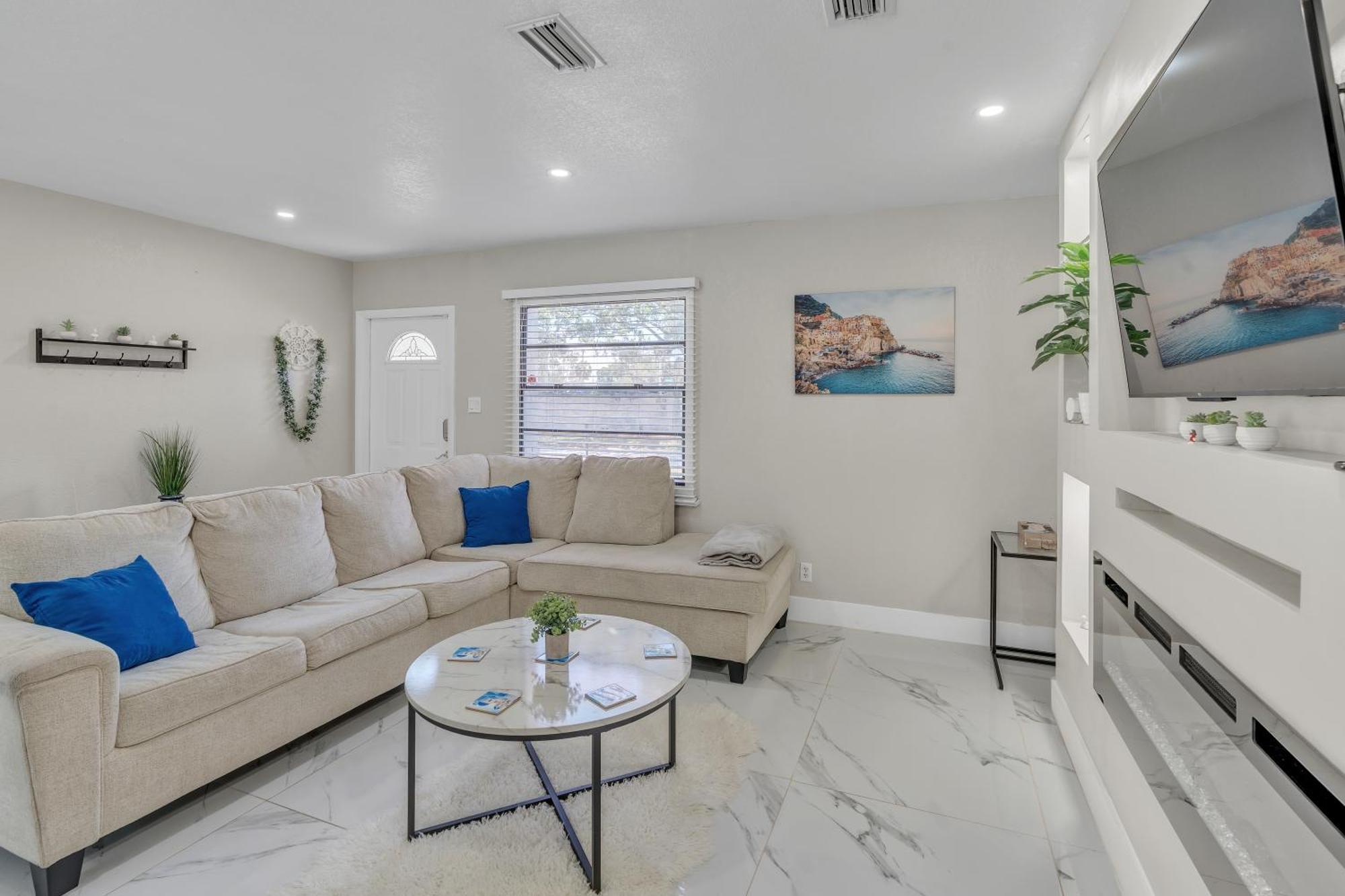 Stunning Modern Home In Tampa With Pool - Just 5 Minutes From Airport! 외부 사진