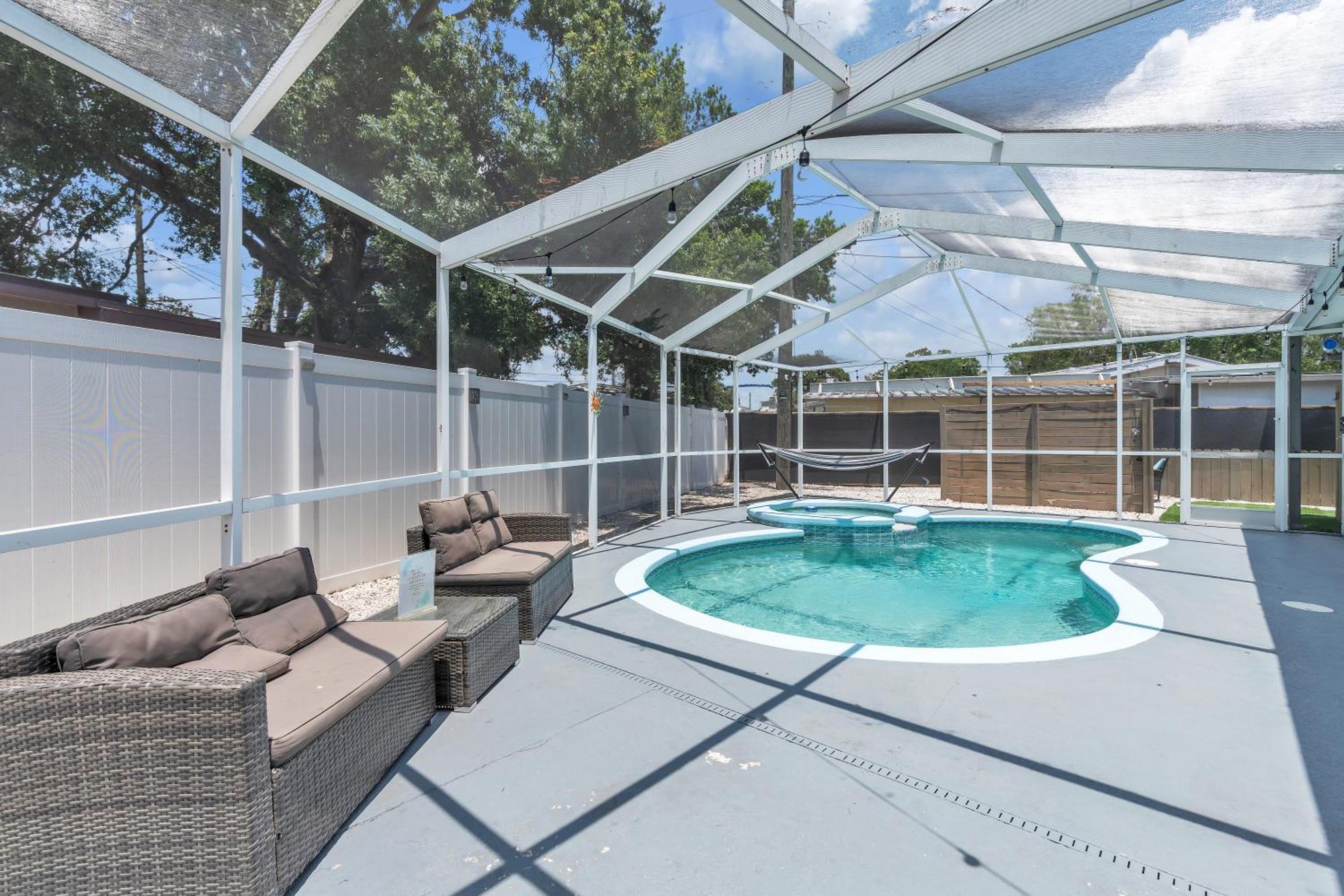 Stunning Modern Home In Tampa With Pool - Just 5 Minutes From Airport! 외부 사진